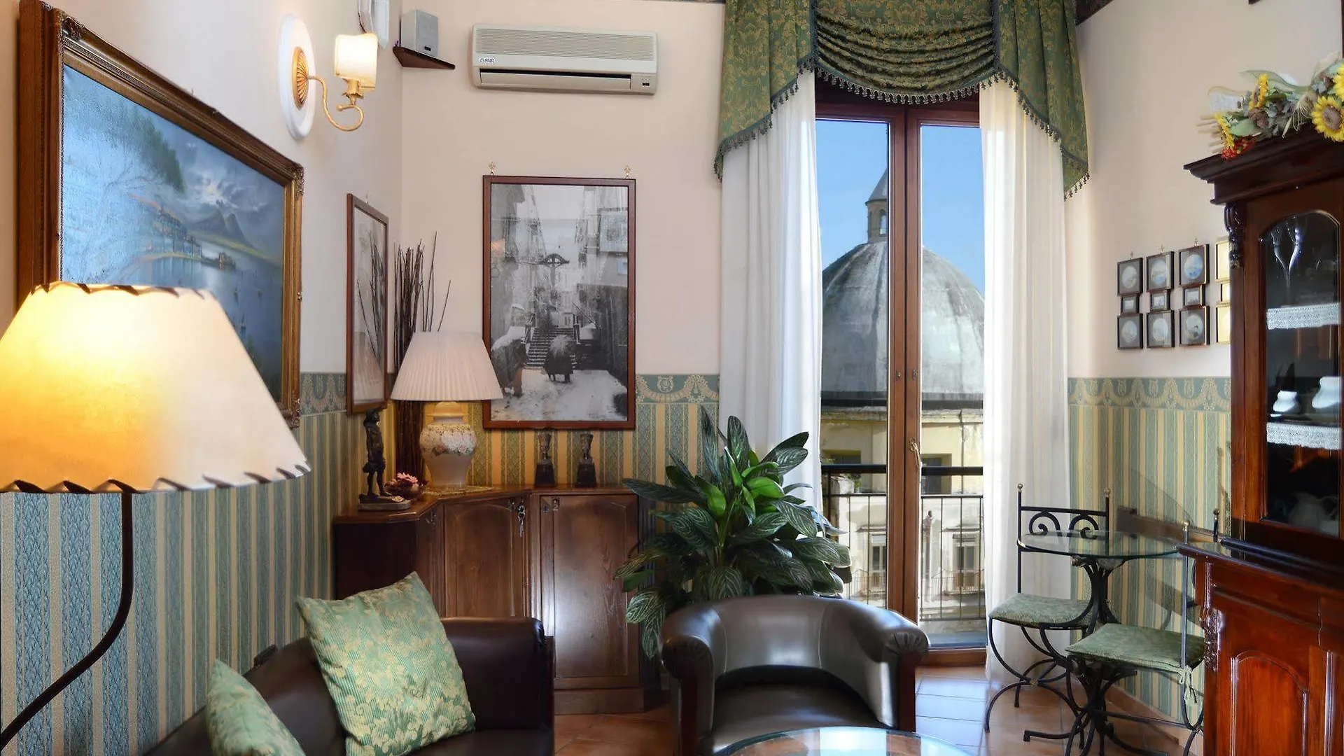 Pinto-Storey Hotel Naples